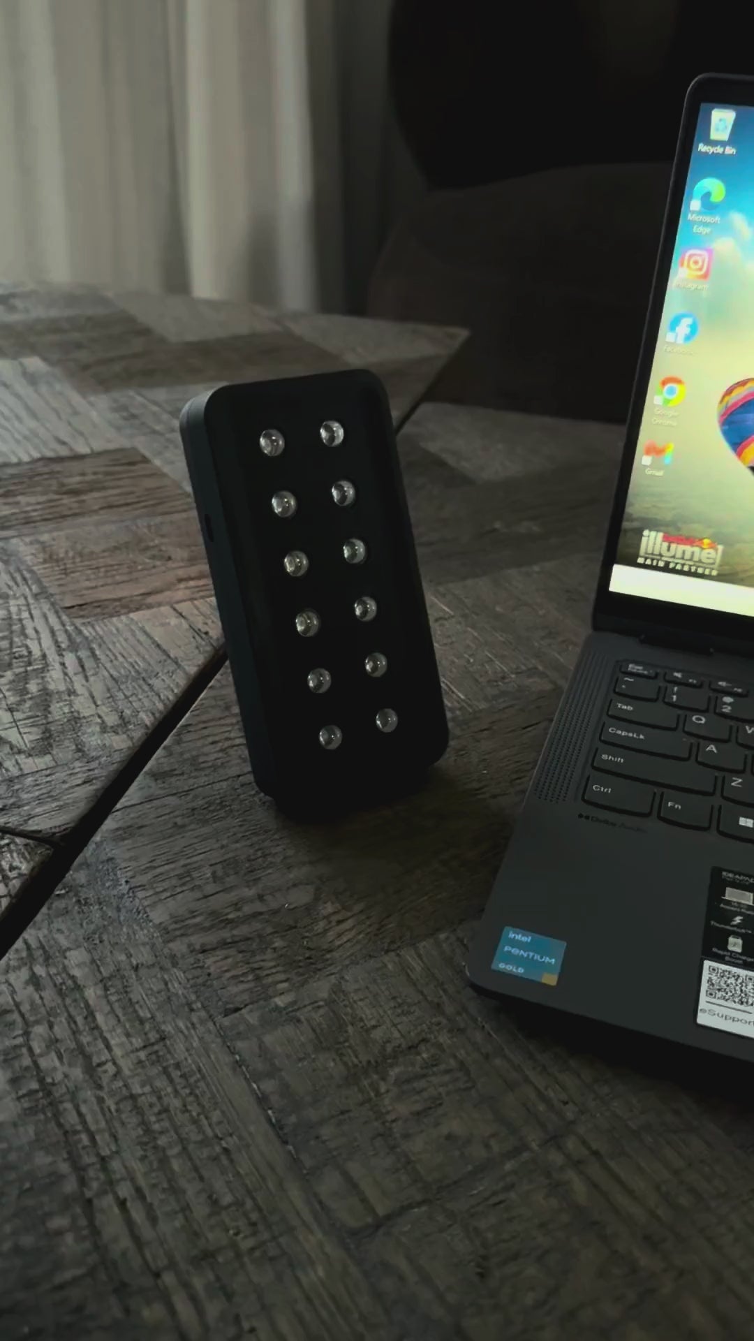 No booking, no drive, no waiting room: the handheld red light in use at home